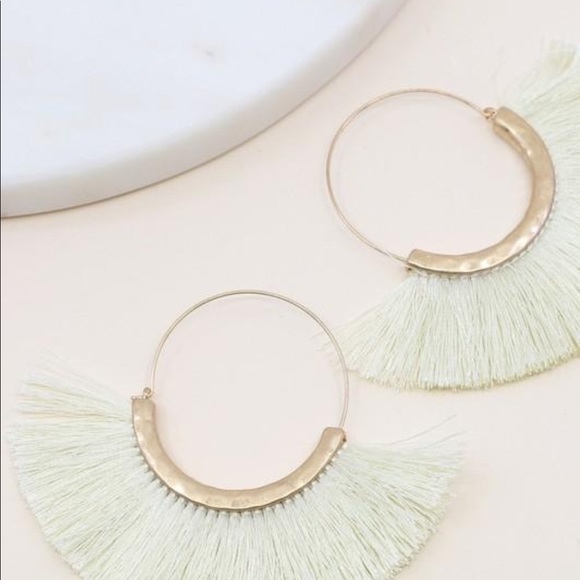 RESTOCKED! 🚨 Fringe Hoop Earrings - Picture 4 of 4